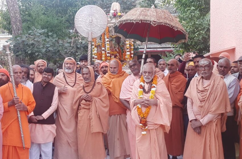  Kailash ashram rishikesh take Adiguru shakaracharya city yatra muni ki reti to triveninghat