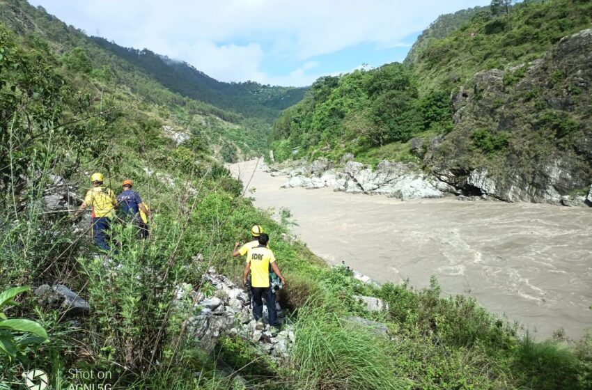  Tempo traveller fell down in Rudraprayag, SDRF reach on spots
