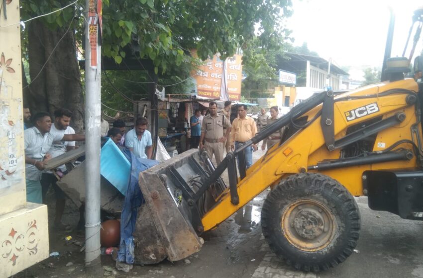  Illegal encroachment of hawkers and stall removed from Muni ki Reti