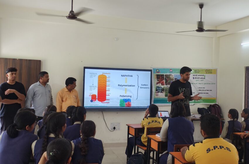 Nagar Palika Parishad Muni Ki Reti-Dhalwala made the students aware of cleanliness through smart class in Poornanand Public School.