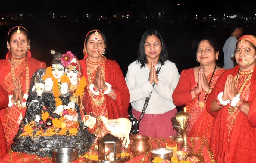  Women Perform Special Ganga Aarti — Praying for Global Peace & Ceasefire
