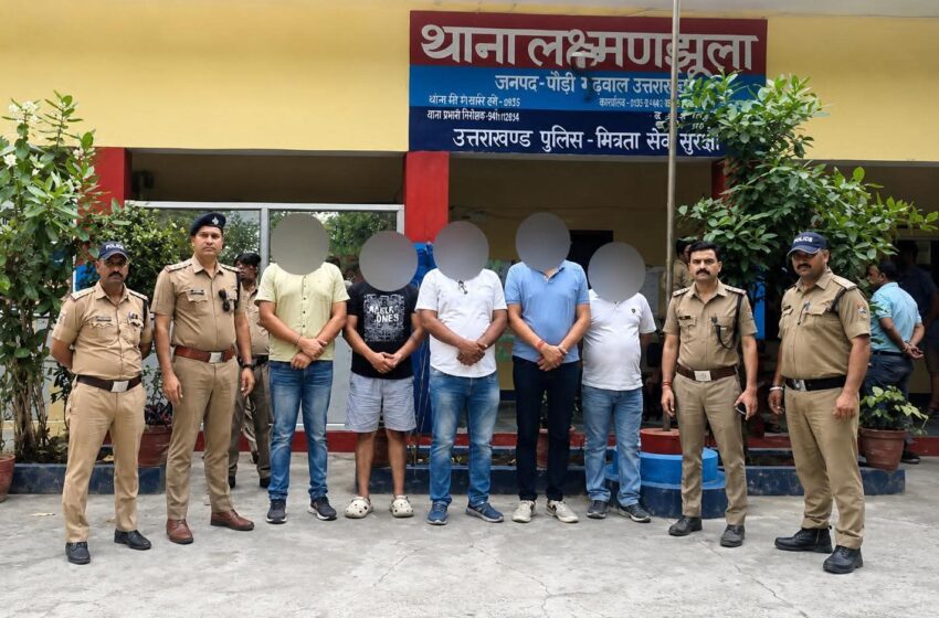  Violence Erupts on Streets Following Social Media Feud: Swift Police Action in Laxman JhulaRishikesh.